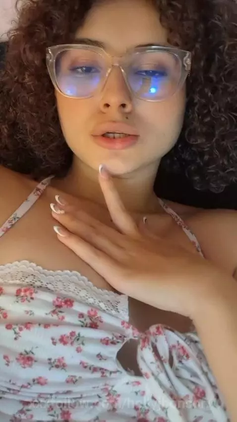 I'm horny and my body can't wait any longer. by hollyjhonson