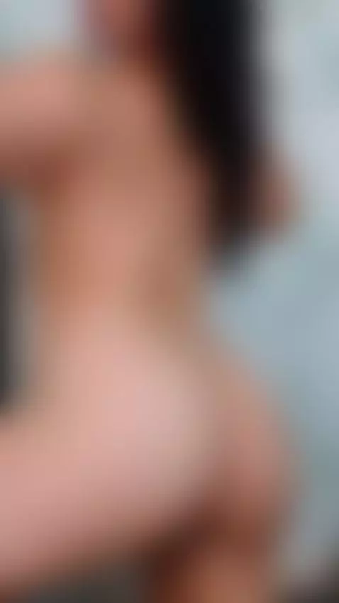 Come worship the muscles of your goddess by arianafit