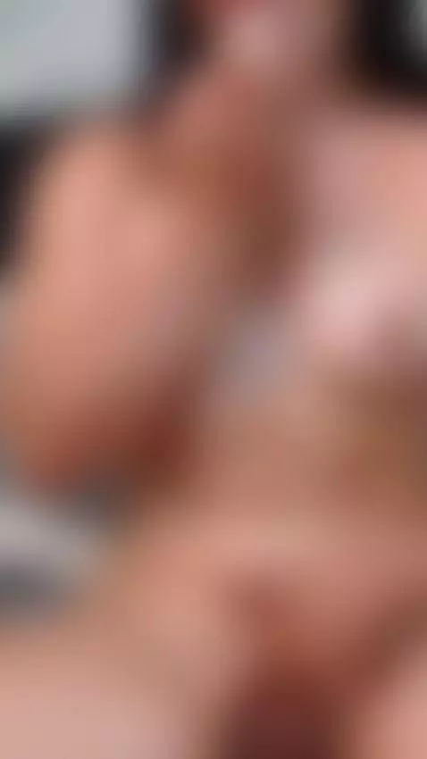 Do you want to see me closer? by arianafit