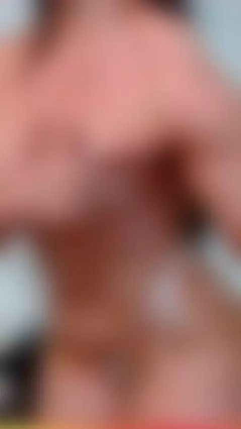 You can’t look away, can you? My muscles hold the allure you... by arianafit