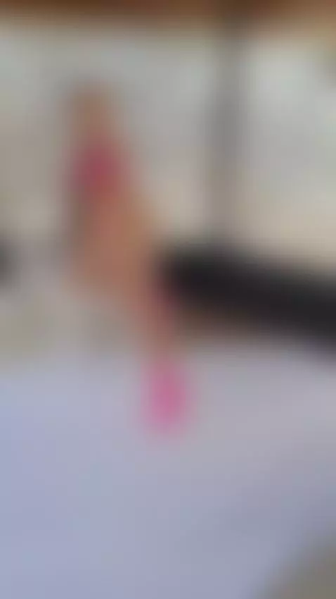 Sculpted curves, temptation muscles. by arianafit