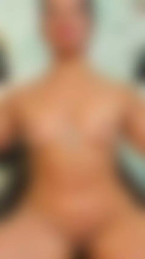 Strength, curves and desire ... a combination that you canno... by arianafit