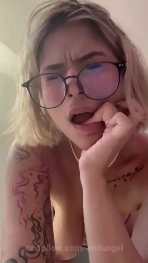 Hot girl by eviilangel