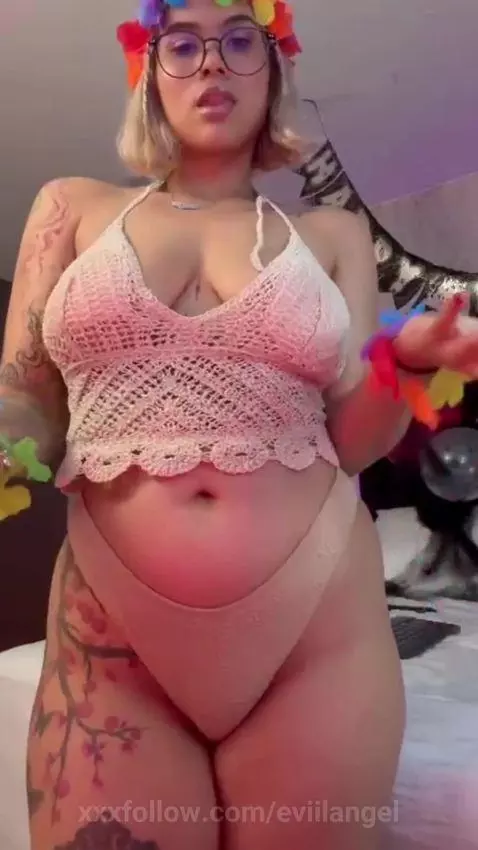 Sexy and hot Hawaiian by eviilangel