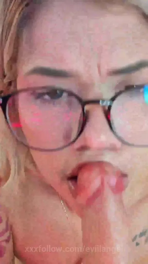 Explodes in my mouth by eviilangel