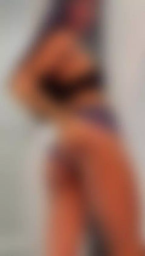 everything that gets wet and hot is on me. by abbycoopers