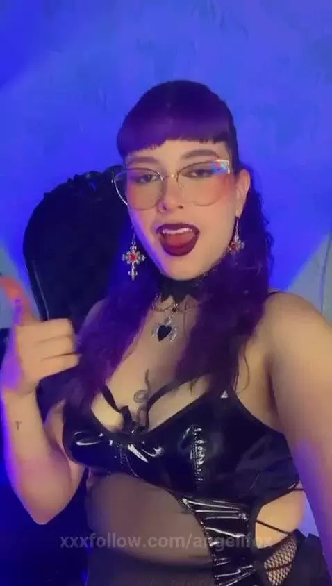 The Throne You Kneel Before by angellfox