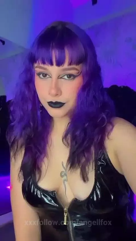 Kneel for Your Goddess by angellfox