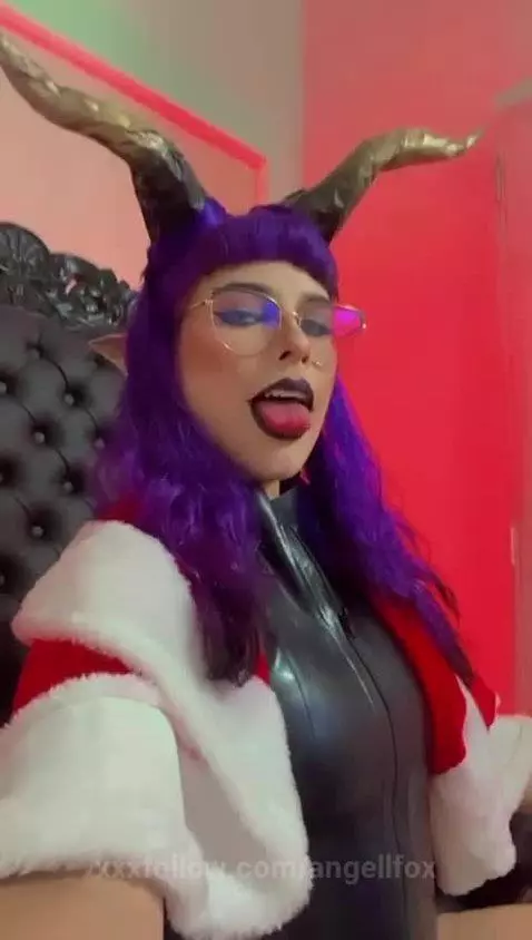 The Queen’s Command by angellfox