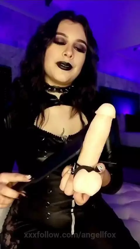 Beneath My Heels by angellfox