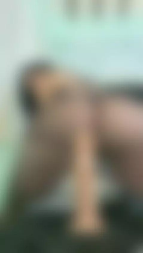 twerk by roxanasscoth