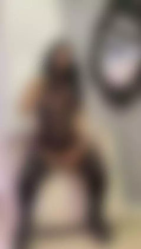 sexy milf by roxanasscoth