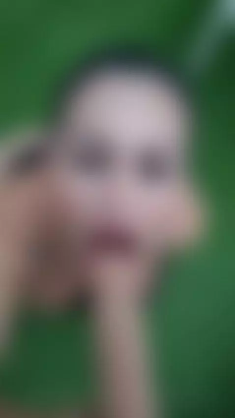 "Mature and irresistible." by roxanasscoth