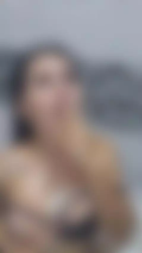 Make me crack your back and bite your pleasure lips by roxanasscoth