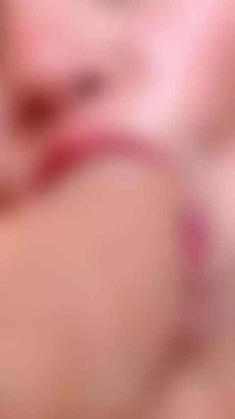 My lips ask kisses ... and my body much more by roxanasscoth