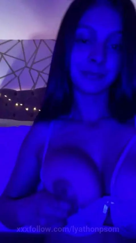 I want your lips all over me by lyathonpsom