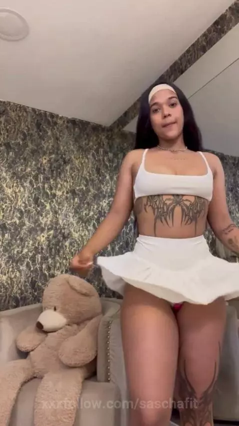 Come closer… unless you want me to by saschafit