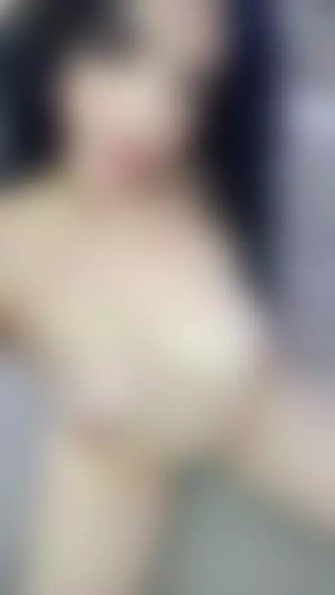 in bed alone and eager to be fucked by salomeray