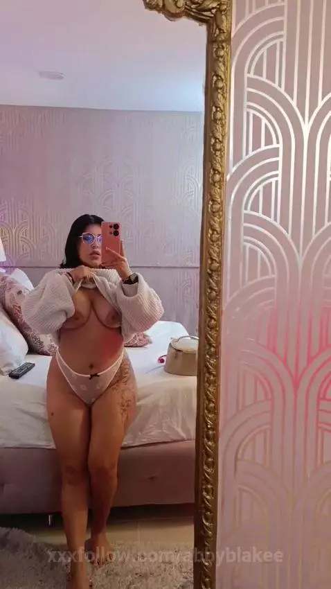 This mirror shows you your greatest wish by abbyblakee