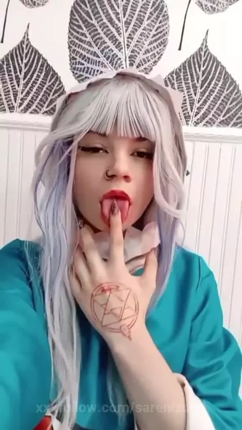 Cosplay girl by sarenizumi