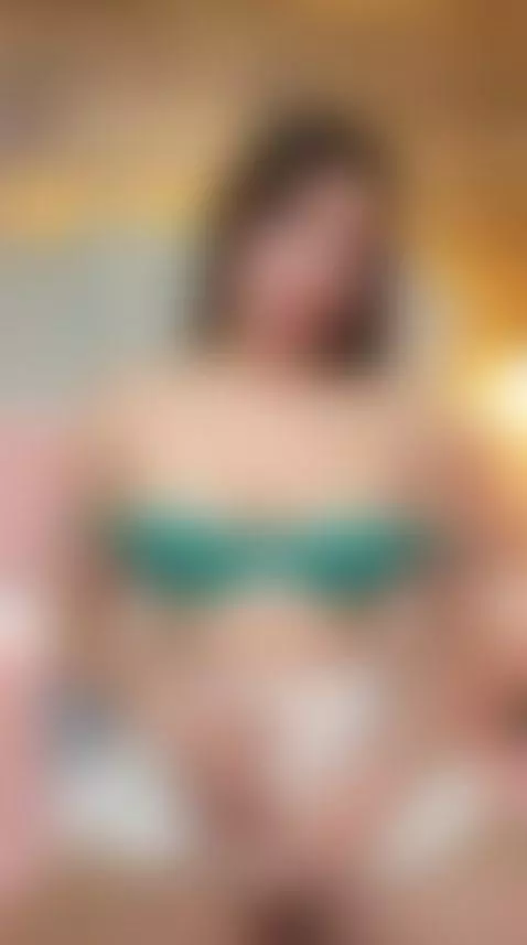 Sitting, waiting... my breasts call and my body asks you to ... by susyluv