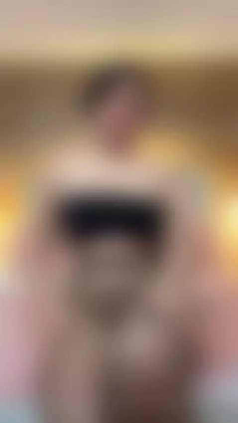 Watch me move... every curve begging for your desire. by susyluv