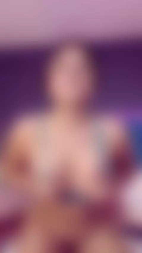 My hips move like they know your weakness. by susyluv