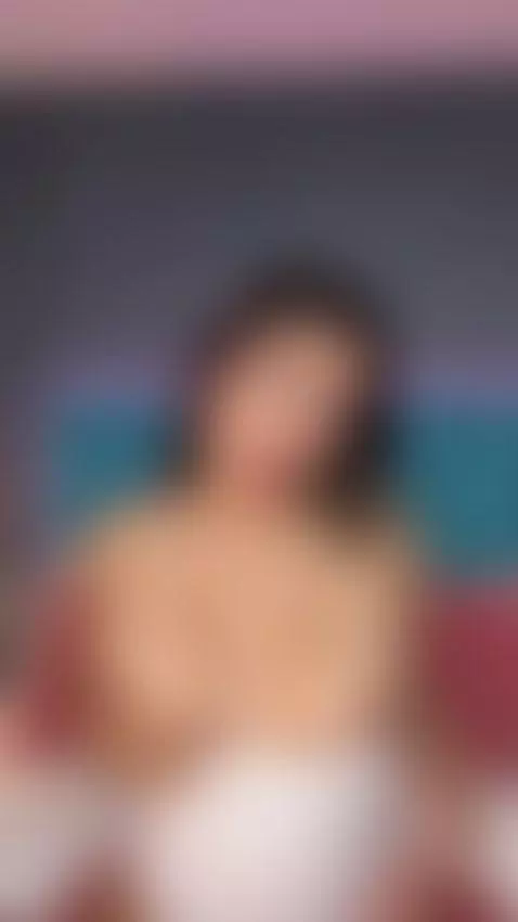 My skin shines, ready to slide on it? by susyluv