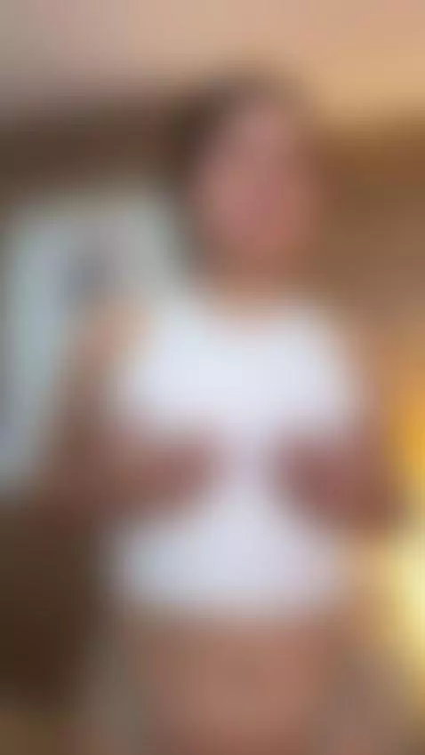 My hands go down, my desire goes up will you dare to look? by susyluv