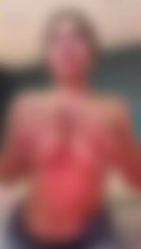 small massage with oil on my tits, I'm getting horny by susyluv