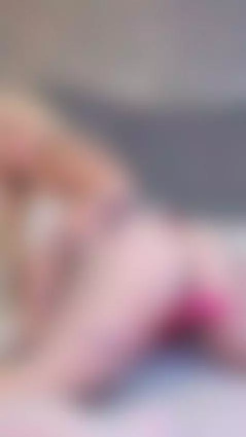 dont you feel hard when you see me? by zoeestarr