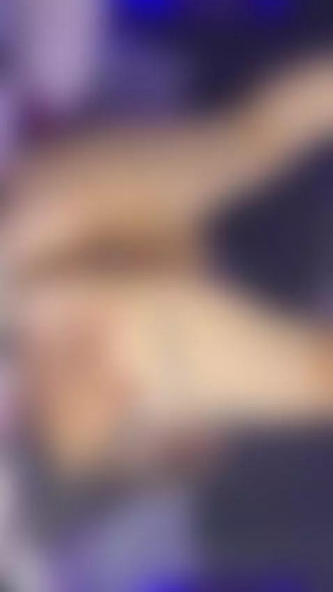 it feels so good.. by zoeestarr