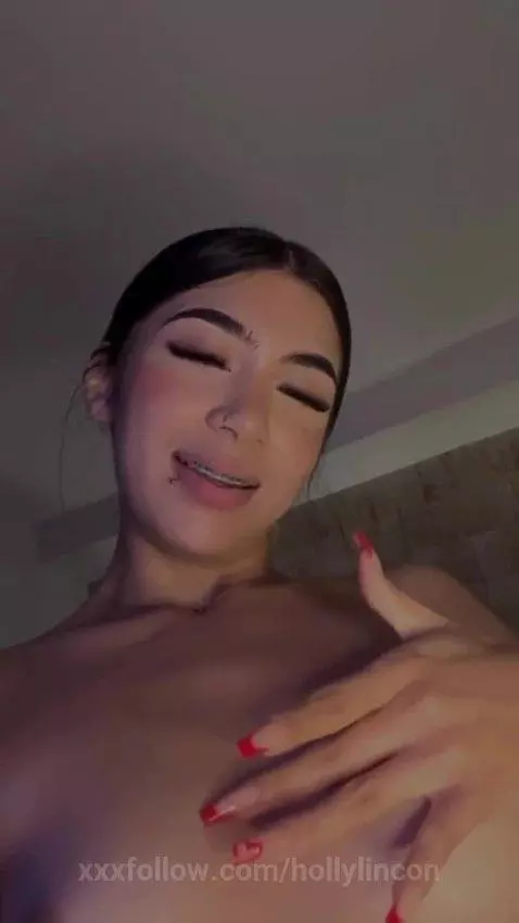 i like to do a mess with my tits by hollylincon