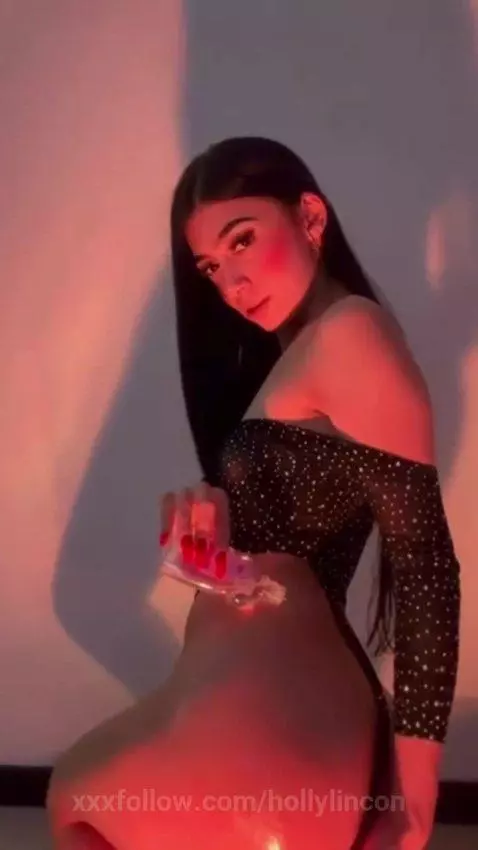 i know you love to see this ass full of oil by hollylincon