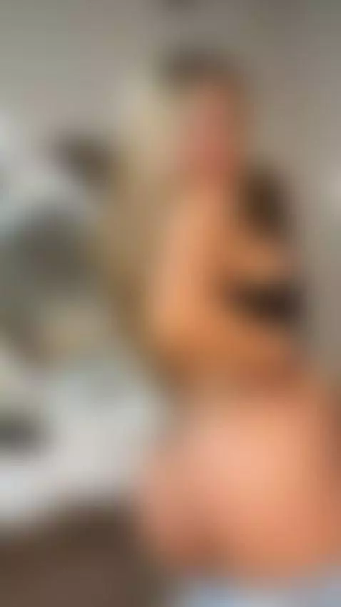 Mis curvas son la promesa de una noche que jamás olvidarás by ambarsimson