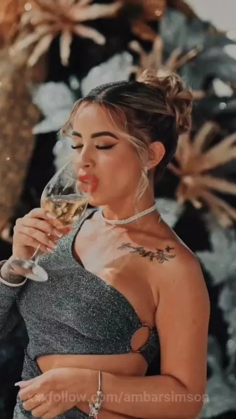 I know you can't look away, and believe me, I don't want you... by ambarsimson