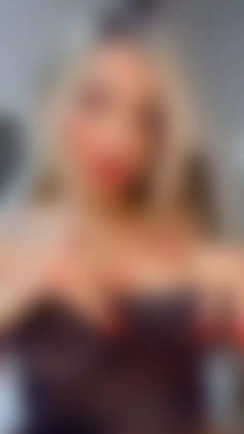 Entre la dulzura de mi sonrisa y lo traviesa de mis fotos, ¿... by ambarsimson