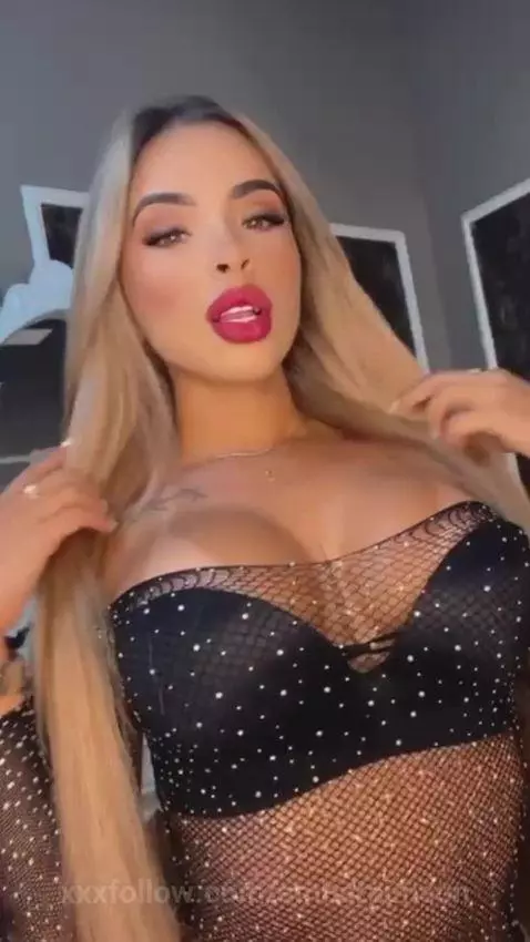 If paradise is golden, then welcome to my legs by ambarsimson