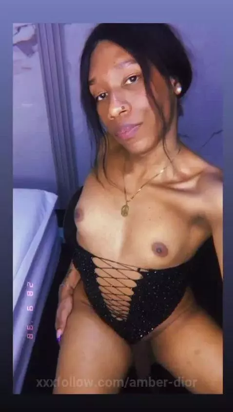 VERY HOT by amber-dior