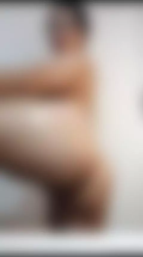 Hands on my throat, lips on my skin by analiassanders