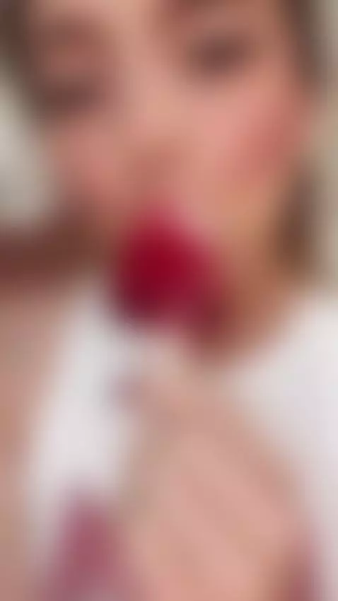 Taste my sweet lips by aliccegray