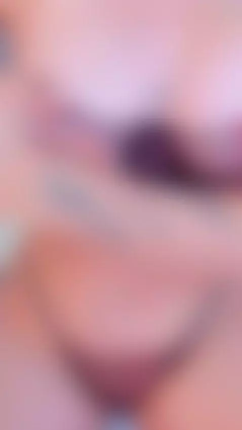 My hot body is calling you by aliccegray