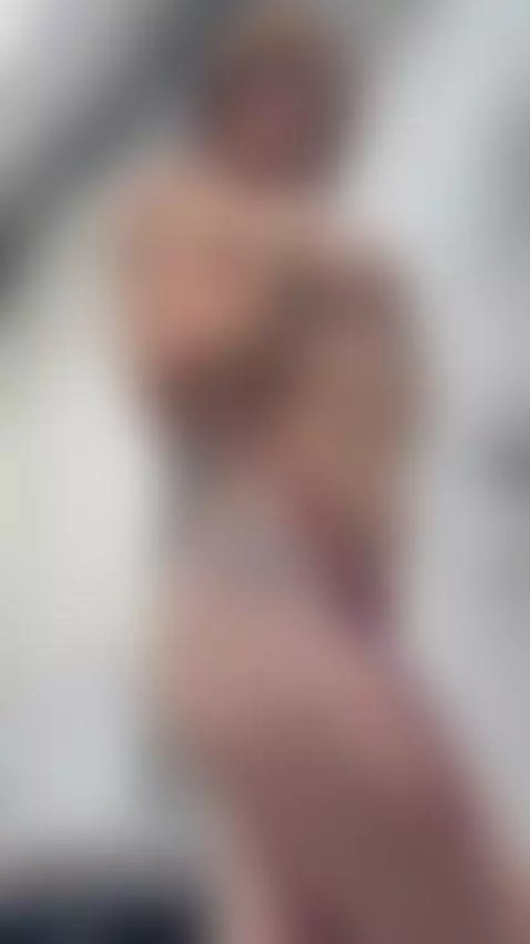 My wet body by aliccegray