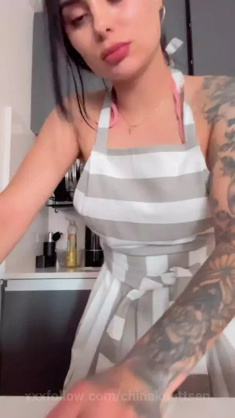 cleaning little houses in a very particular way 😈
#butt #hot... by chinaknuttsen