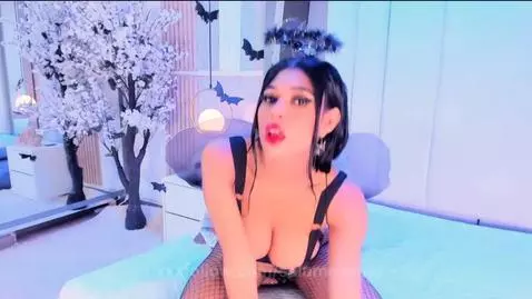 sexy brunette horny for you by salomebenz