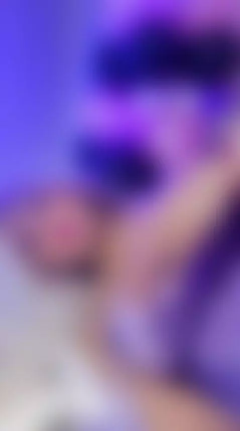 Latina with huge breasts for you by salomebenz