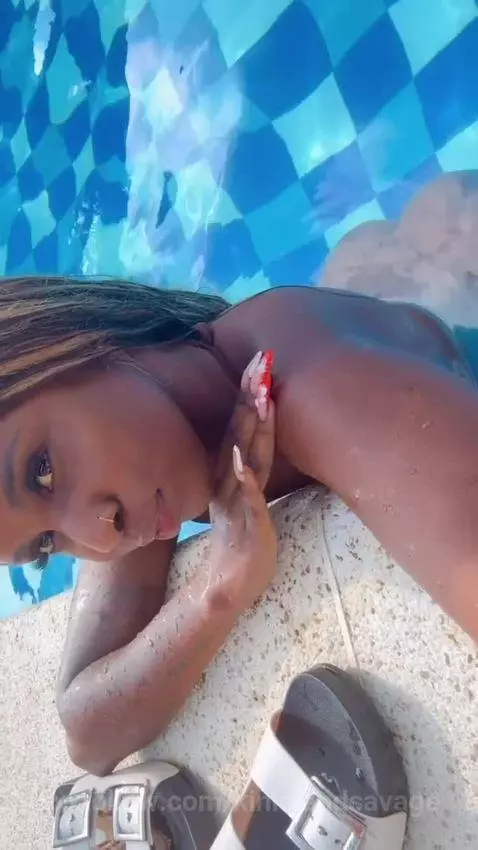 Let paly for a while in the pool 🍑💦 by kinkyandsavage