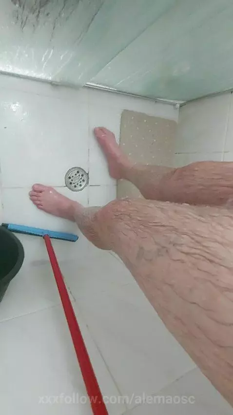 🛀👀 by alemaosc