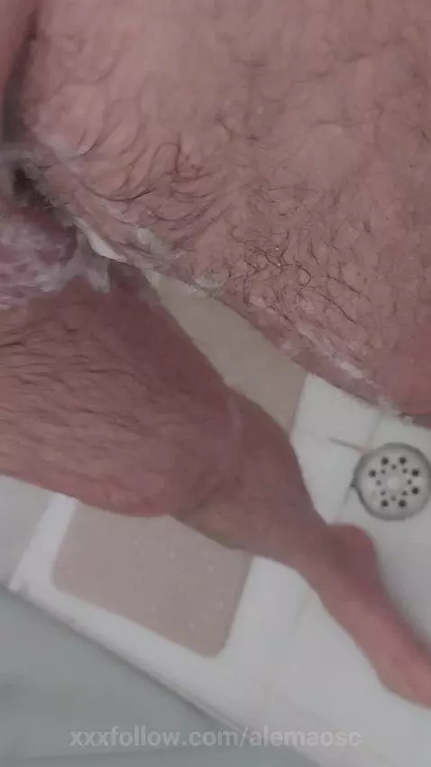 🛀👀👀👀 by alemaosc