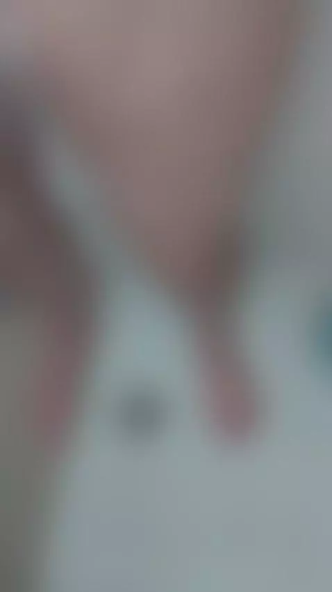 🛀🥒💦💦💦💦 by alemaosc